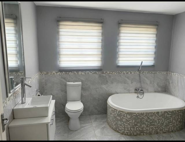 4 BEDROOM FREESTANDING FOR SALE IN HEUWELOORD